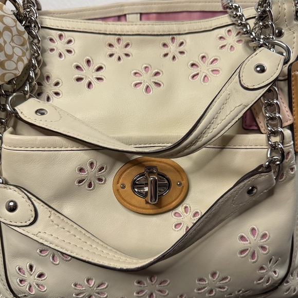 Rare Coach Poppy Ivory Leather Eyelet Turnlock Tote 22488 Vachetta detail - Picture 3 of 7